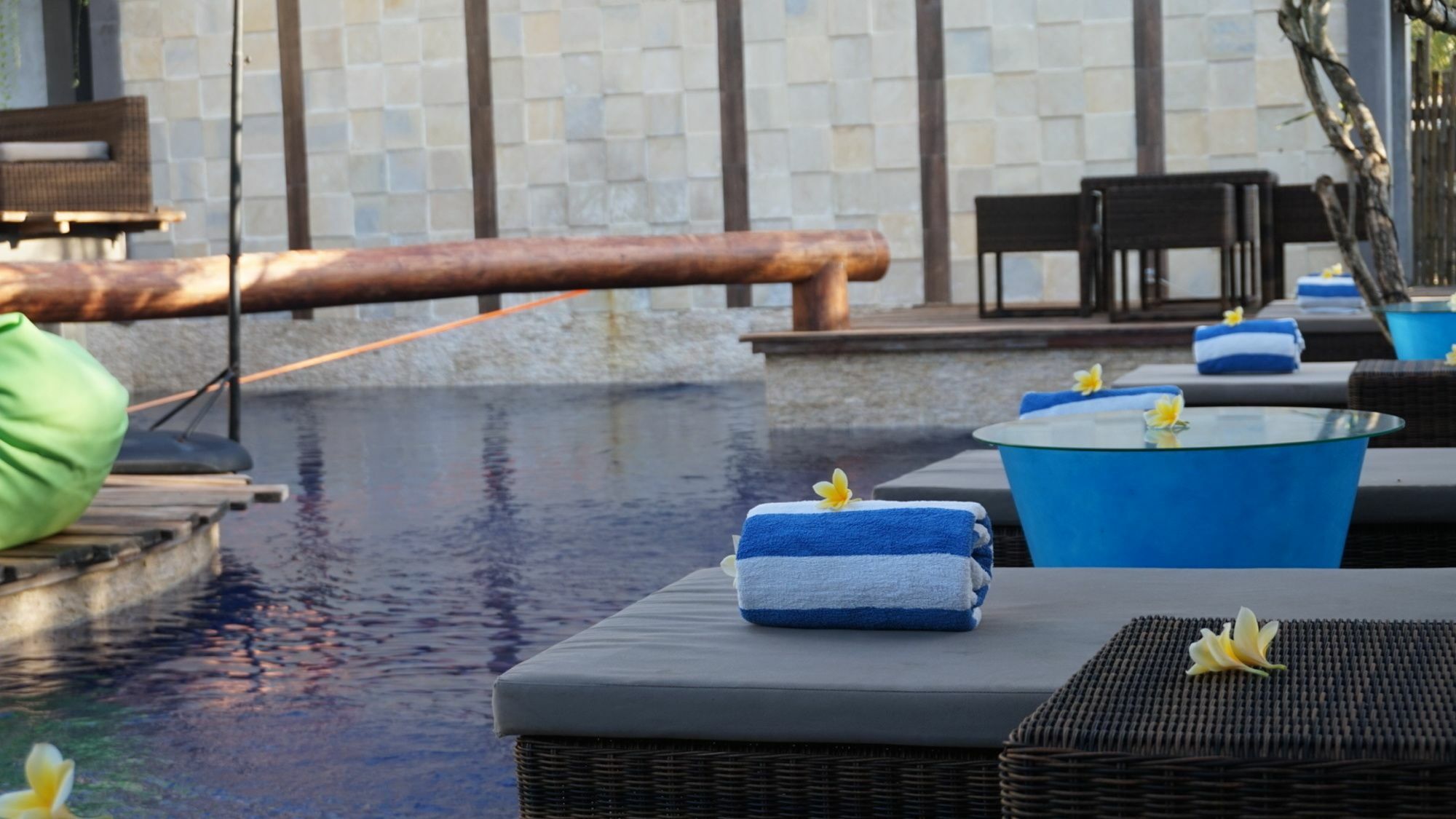 Pipe Dream Villas Resort Kuta  Exterior photo
